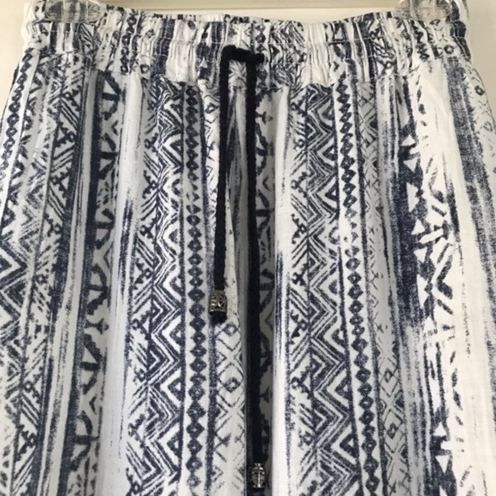New Modern Drawstring Linen Cropped Pants - Picture 3 of 8